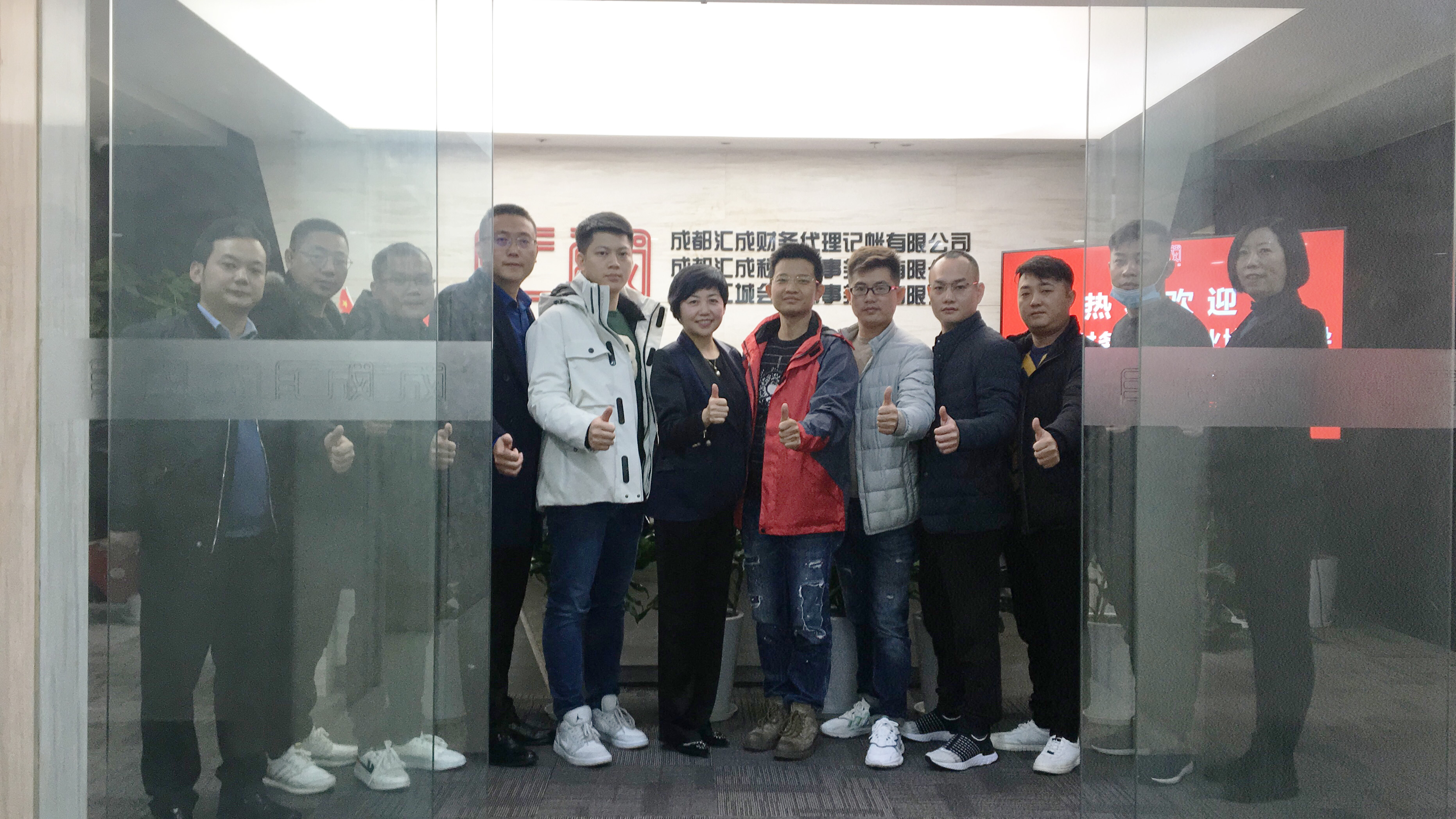 广州市财务署理行业协会会长李广强一行旅行会见尊龙凯时人生就是博集团