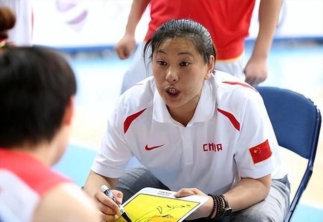 输日本26分，中国U16女篮创耻辱！教练李昕有8大争议，姚明该出面